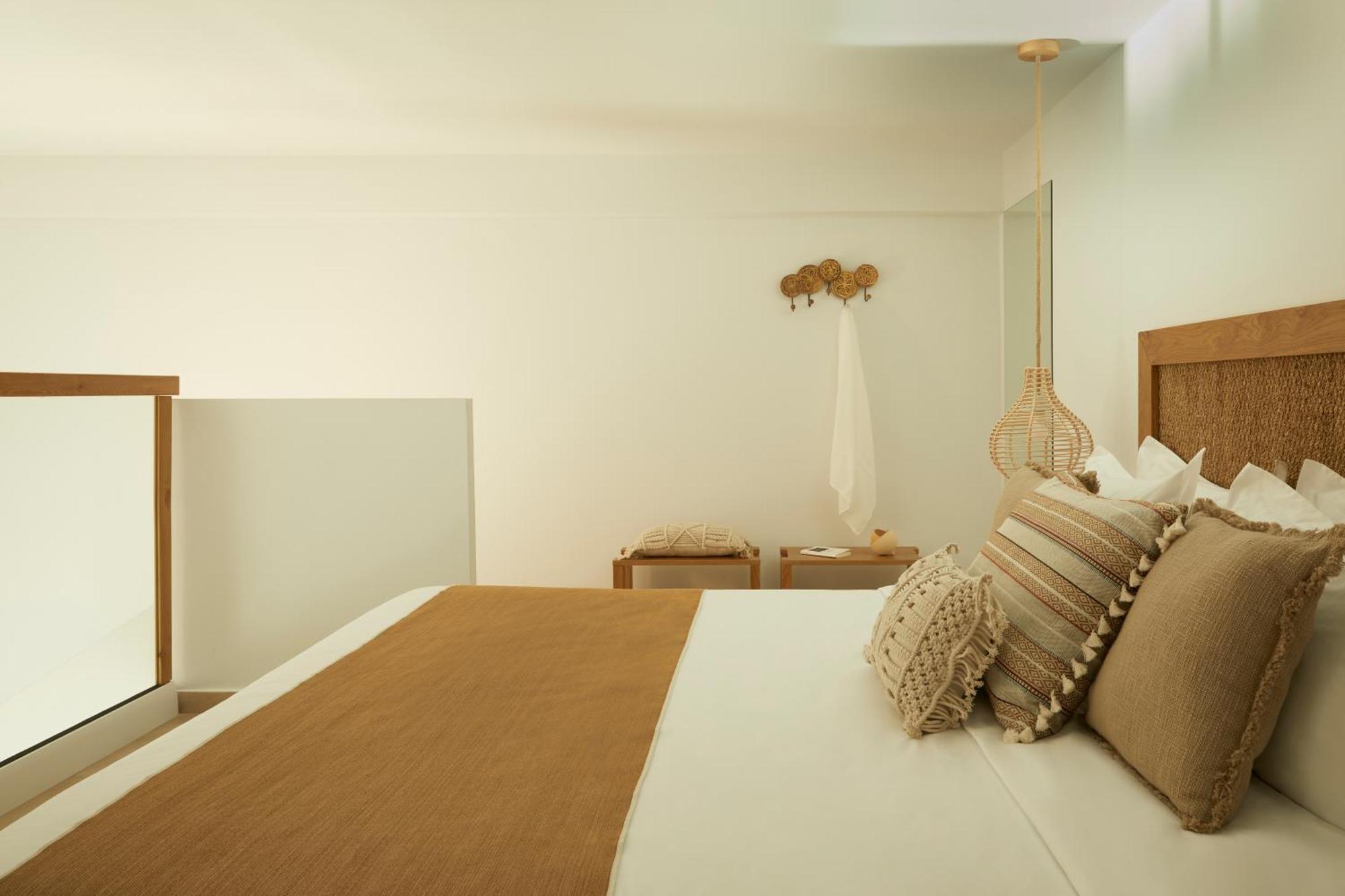 Absolute Kiotari Hotel